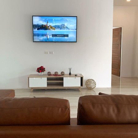 Private New Pool Villa Near Laguna หาดบางเทา ภายนอก รูปภาพ